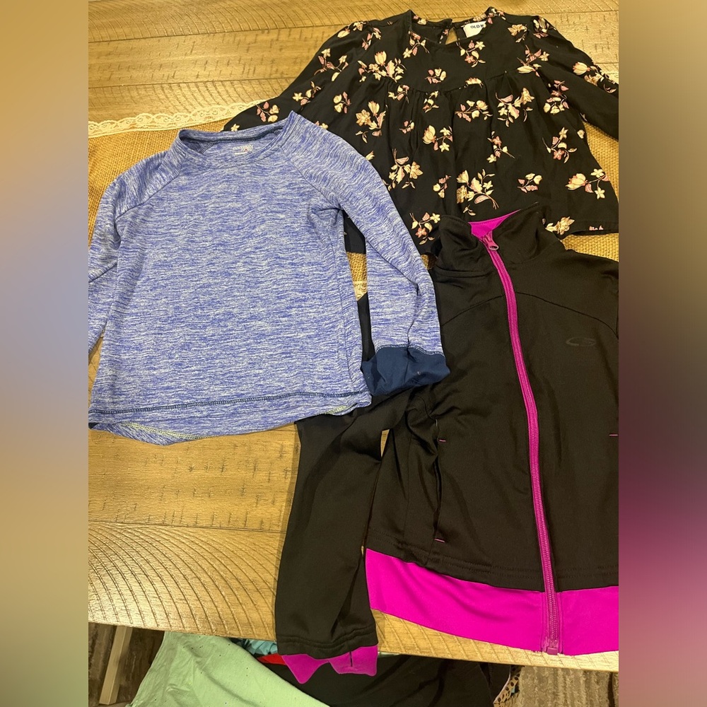 Lot of 3 girls long sleeves size 4/5